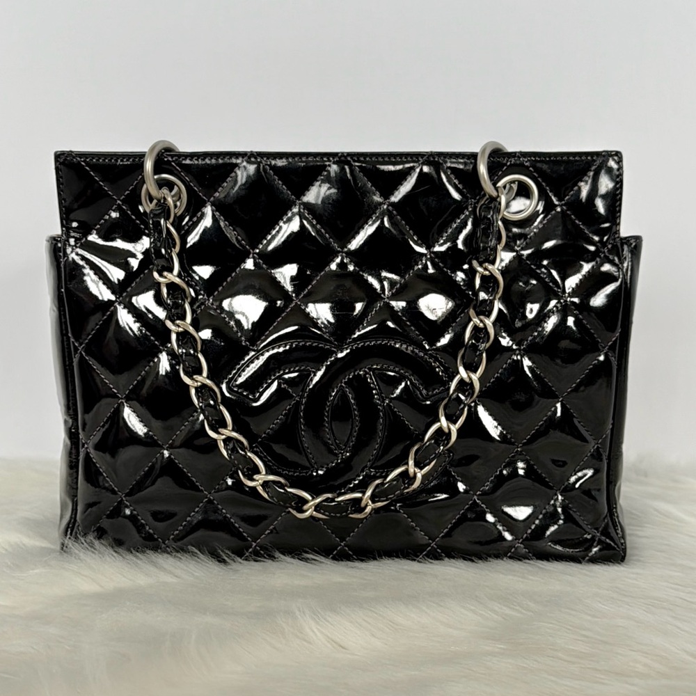 Black Patent Leather Petit Timeless Shopping Tote